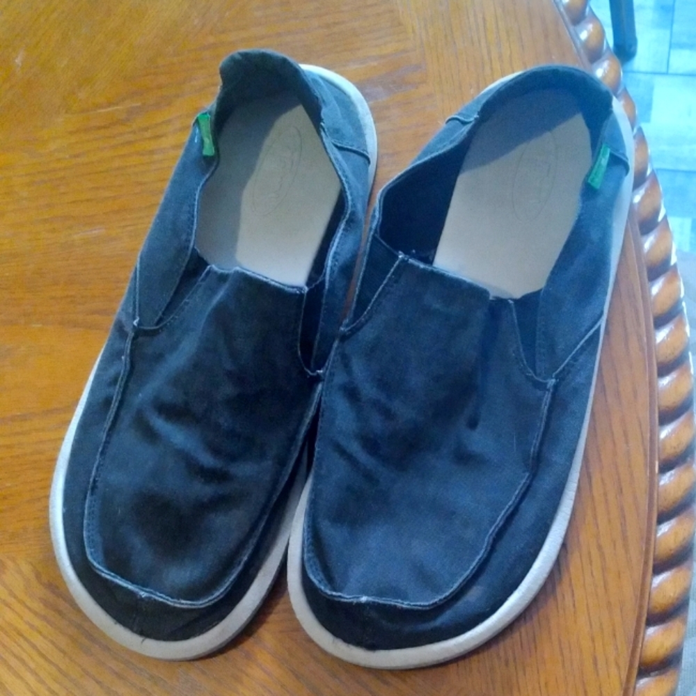 Sanuk Men's slip on shoes
